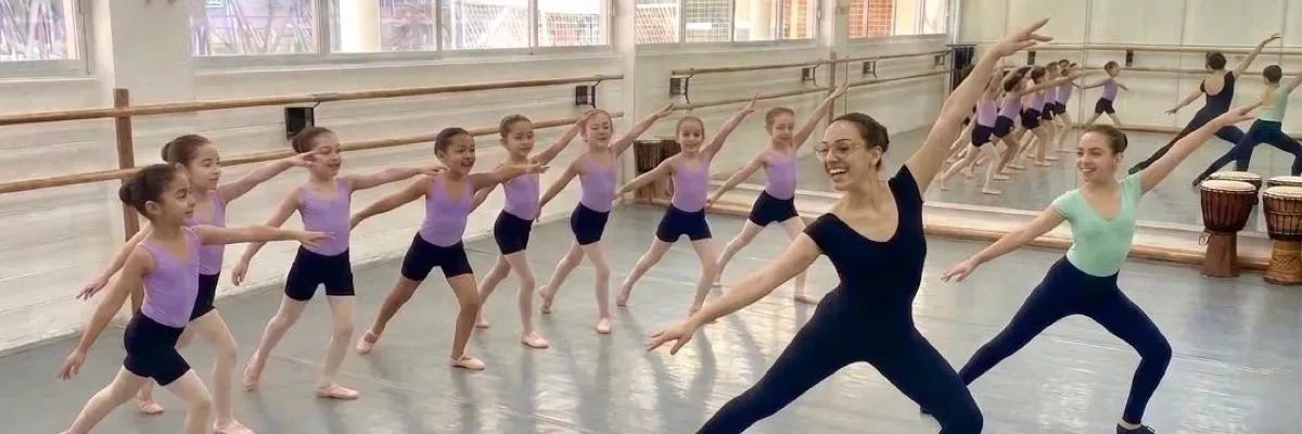 Clase de Modern Dance Pre Foundation para niños de 4 a 7 años en Danzalink