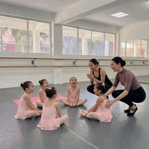 Grupo de alumnas con instructoras