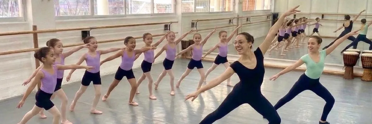 Clase de Modern Dance Pre Foundation para niños de 4 a 7 años en Danzalink