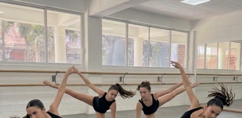 Clase de Modern Dance Elemental para jóvenes de 9 a 13 años en Danzalink
