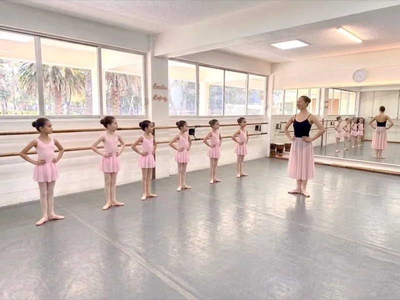 Clase de Ballet Foundation para 6-8 años en Danzalink