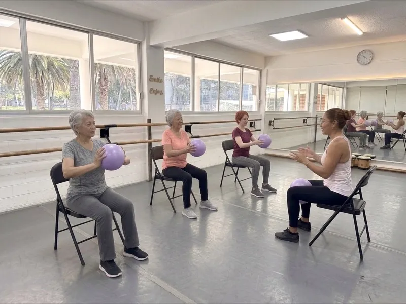 Clase de Body Balance 60+ para 60+ años en Danzalink