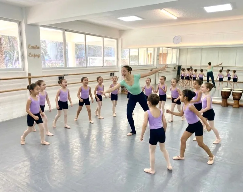 Clase de Modern Dance Pre Foundation para 4-7 años en Danzalink